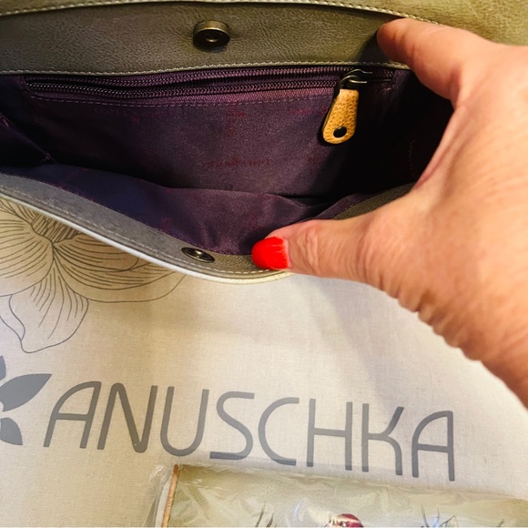 🪿NWOT! Anna by Anuschka Retired Summer Tryst Hand Painted  Leather Hobo. - Picture 9 of 16